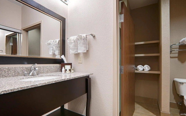 Best Western Plus Cushing Inn & Suites