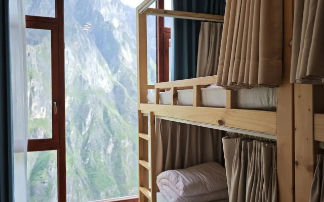 Tiger Leaping Half Way Guest House