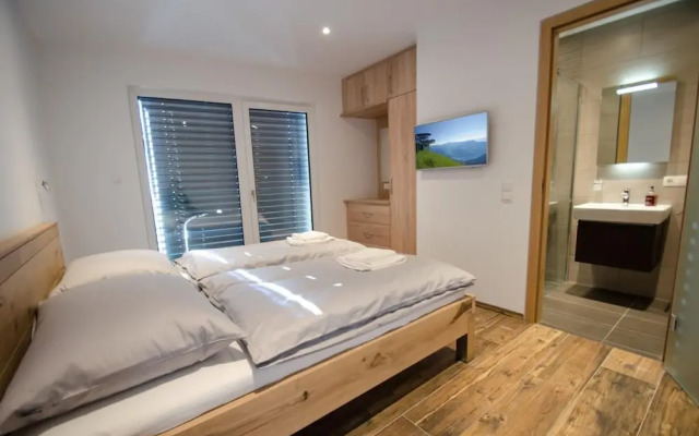 Superb Alpine Lodges Zell am See 6-8pax