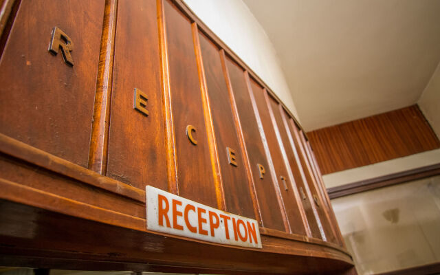 Meru Safari Hotel