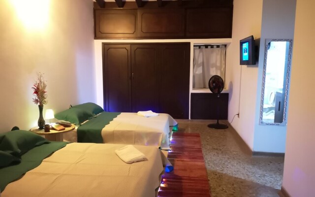 Green Door Boutique - Hostel