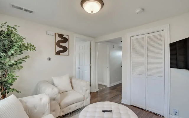 Dog-friendly Blue Island Apt w/ Backyard!
