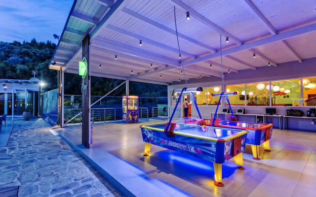 Lagomandra Beach & Suites