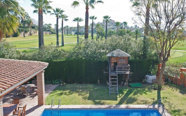 Holiday villa with 5 bedrooms, private pool, Nueva Andalucia, Marbella