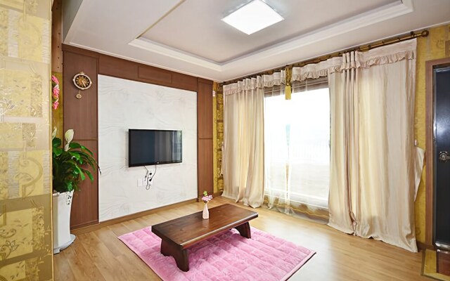 Yeosu Rainbow Pension