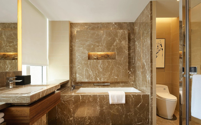 HUALUXE Ningbo Harbor City by IHG