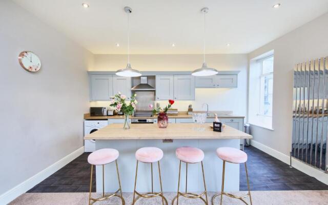 Stunning Central Gems of Harrogate - Sleeps 18!