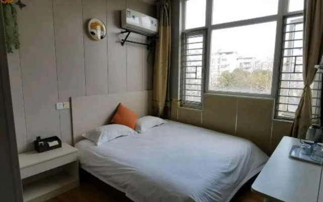 Huadu Business Hotel