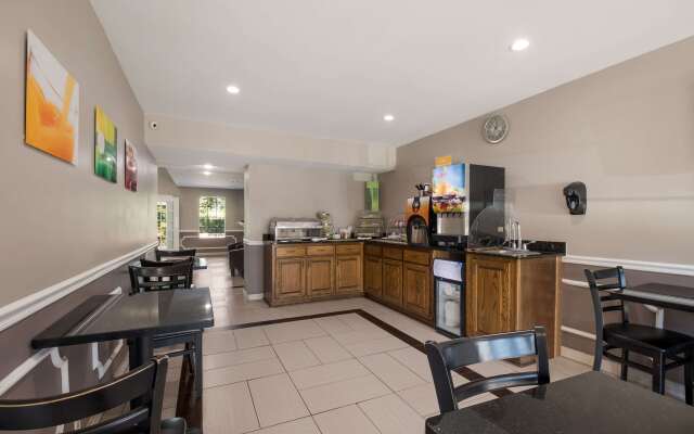 Quality Inn Decherd / Winchester