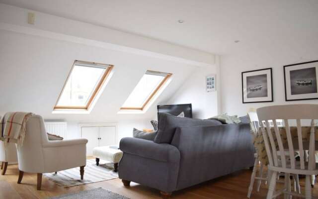 2 Bedroom Maisonette With Roof Terrace Sleeps 4