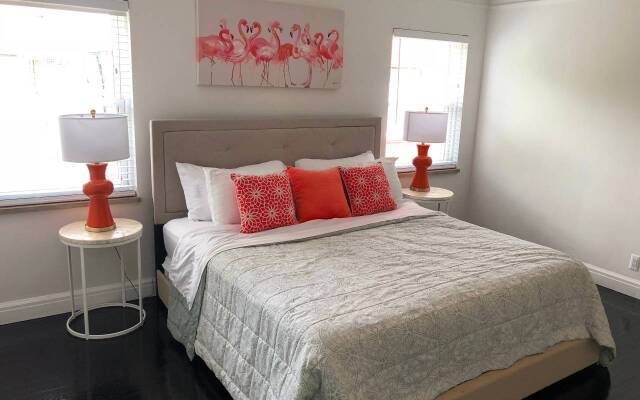 Spacious Luxury home, 5 min to Detroit golf club/ 4 car free parking!