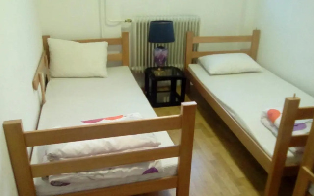 Hostel Jellostone