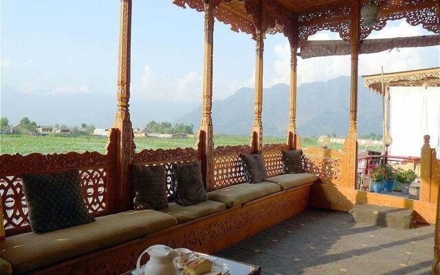 Shabnam Group Of Houseboats
