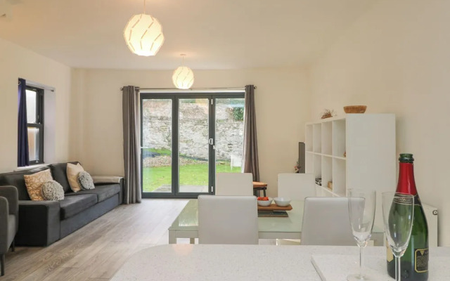 1 Queensway Gardens