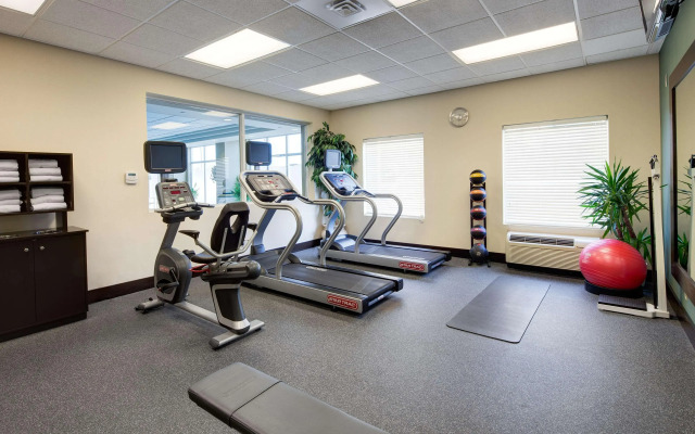 Hampton Inn & Suites By Hilton Toronto Airport