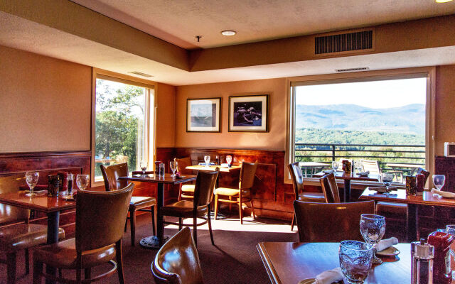 Red Jacket Mountain View Hotel