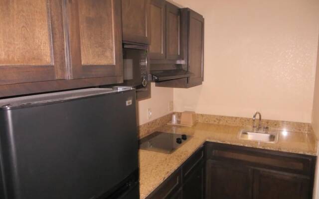 Scottish Inn & Suites