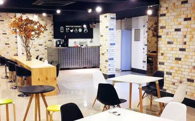 Ekonomy Hotel Yeosu
