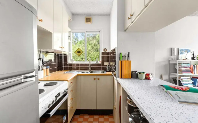 Cosy Sydenham 1-bed by Inner-west's Attractions