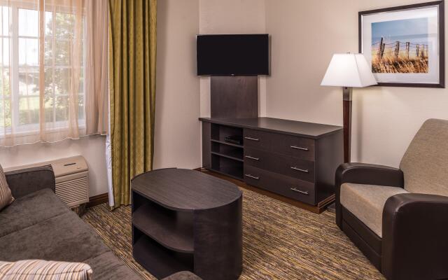 Candlewood Suites Kansas City Speedway by IHG