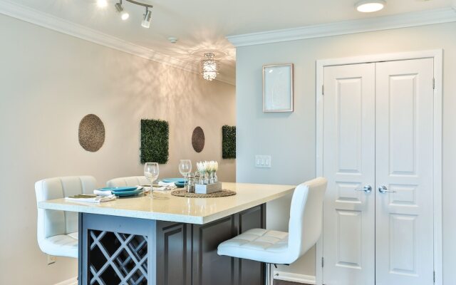Lively Urban Condo in Old Toronto