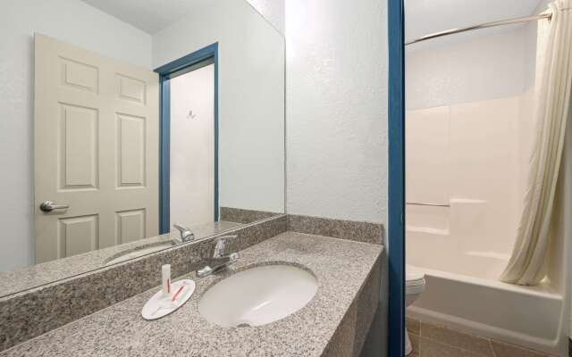 Super 8 by Wyndham Dumas TX