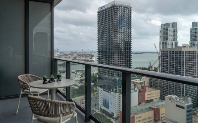 Rumrunner Downtown Pool Gym Full Service Tower