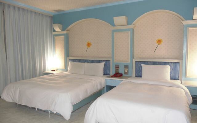 Modern Plaza Hotel