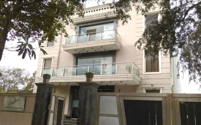 OYO 1146 near Sahara Mall