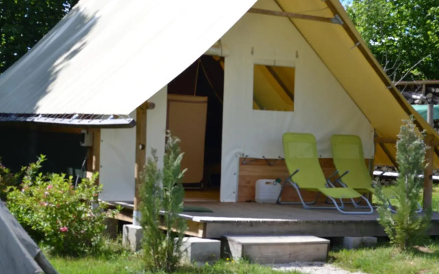 Hébergements Insolites en cabanes