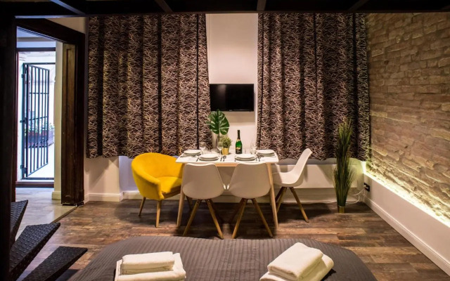 Very stylish and fresh studio home in the center