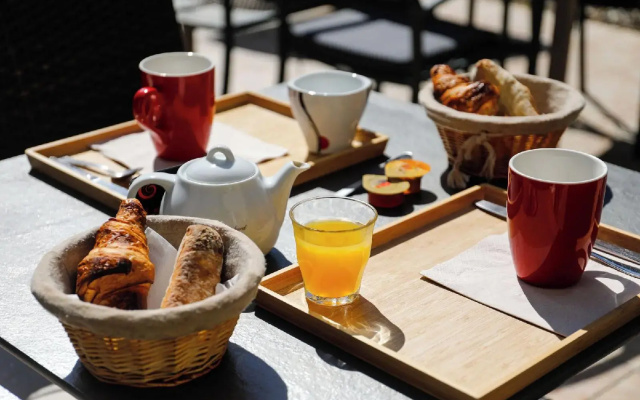 Brit Hotel Le Branhoc