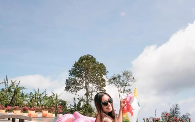 Giriwood Hotel & Villa
