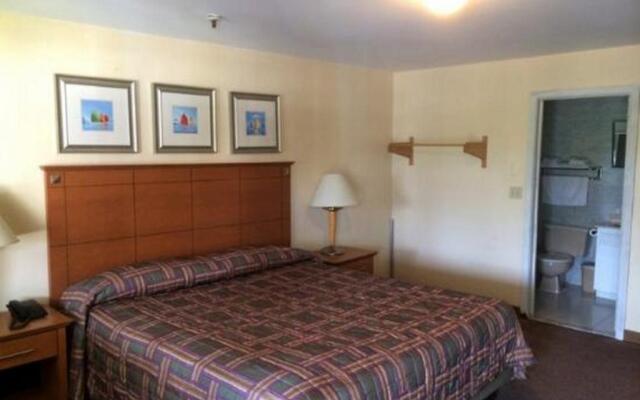 Naugatuck Motor Lodge