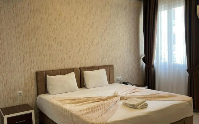 Grand Black Hotel