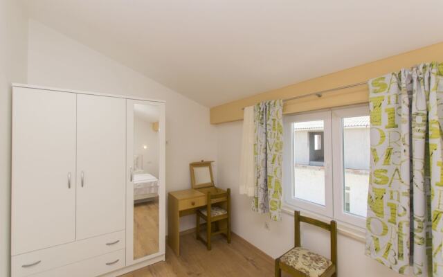 Apartments and Room Central Position