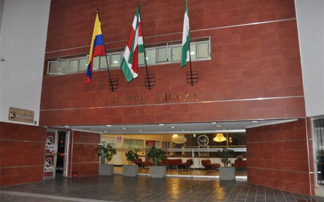 Hotel Hunza Y Centro De Convenciones