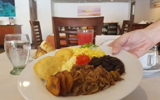 Hotel Cristina Suites