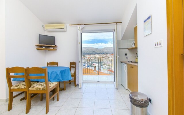 Apartments and Rooms Iva