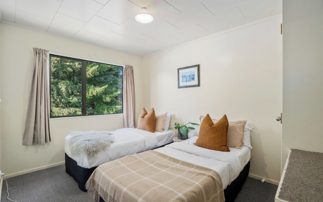 Ride Base Wanaka Apartments – Guest Rooms – Wanaka