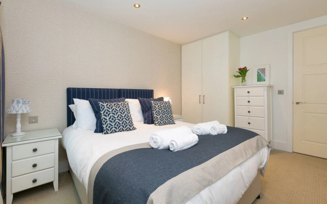 Peninsula Apartment 2