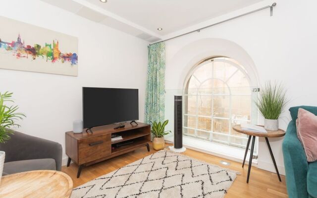 Panda Sanctuaries, Kensington Chapel Apartment