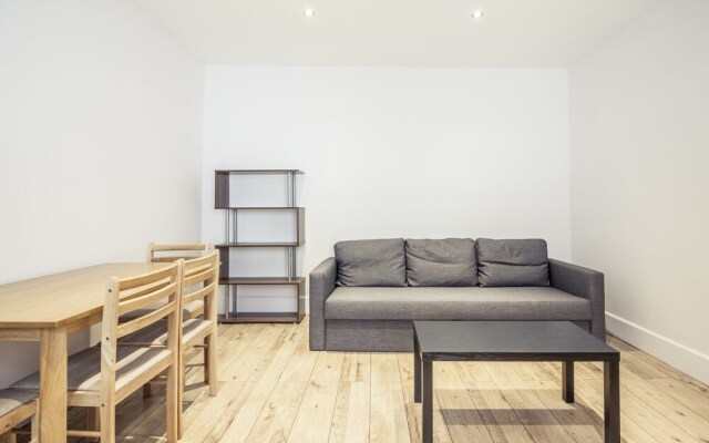 Bright Mornington Avenue Apartment II- KDW02