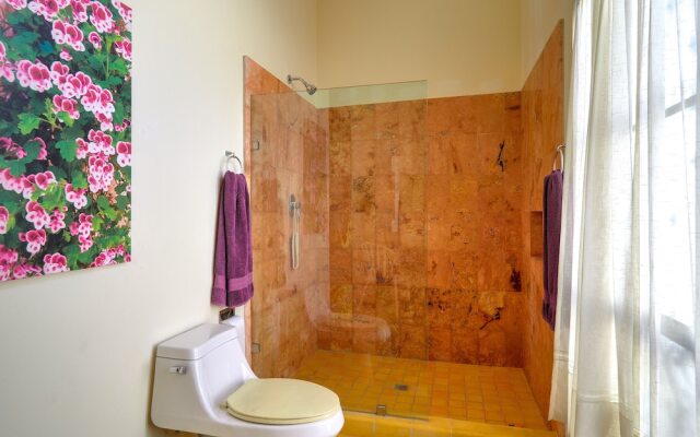 Casa Oasis Guest House and Spa