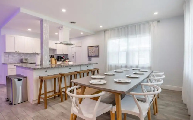 Fun Family-friendly Largo Home Heated Pool