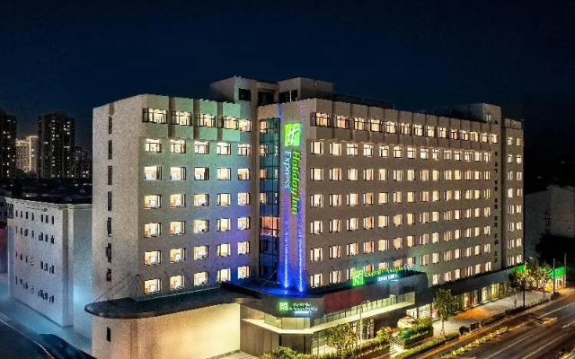 Holiday Inn Express Shanghai Changyang Road by IHG