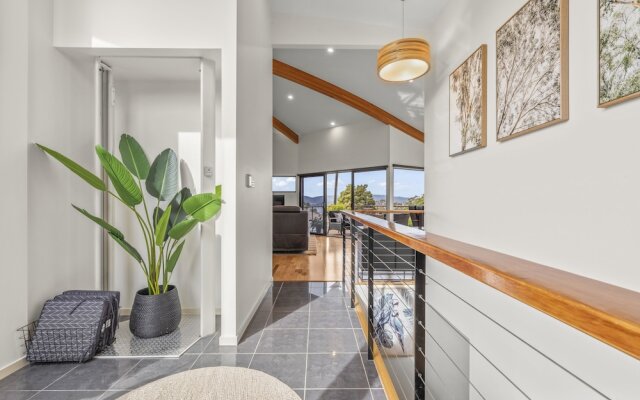 Tree Top Views - 4 Bedroom House