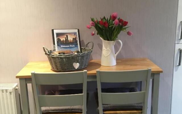 Kennedy Terrace; Modern 2 bedroom house, central