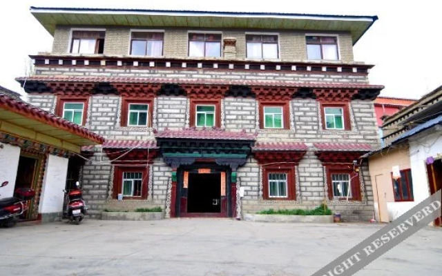 Zhuoma Renjia Youth Hostel