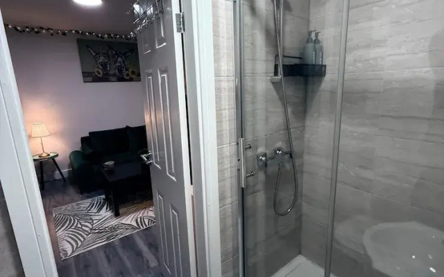 Serene Garden Room Suite City Centre